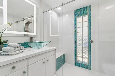 2038 Carolina Avenue NE St Petersburg FL 33703
