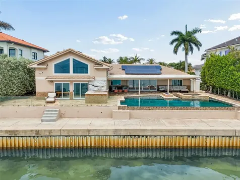 2038 Carolina Avenue NE St Petersburg FL 33703
