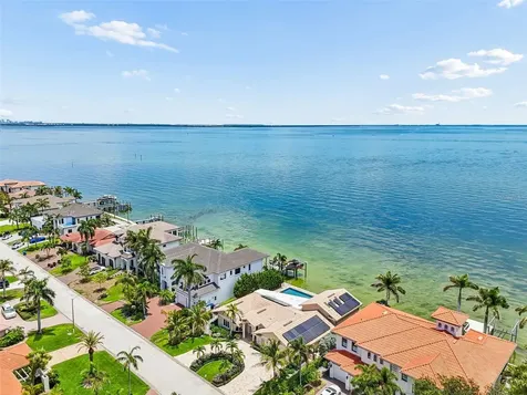 2038 Carolina Avenue NE St Petersburg FL 33703