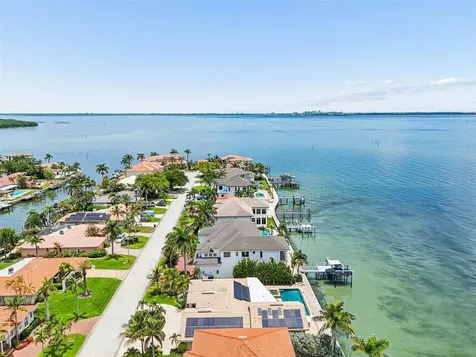 2038 Carolina Avenue NE St Petersburg FL 33703