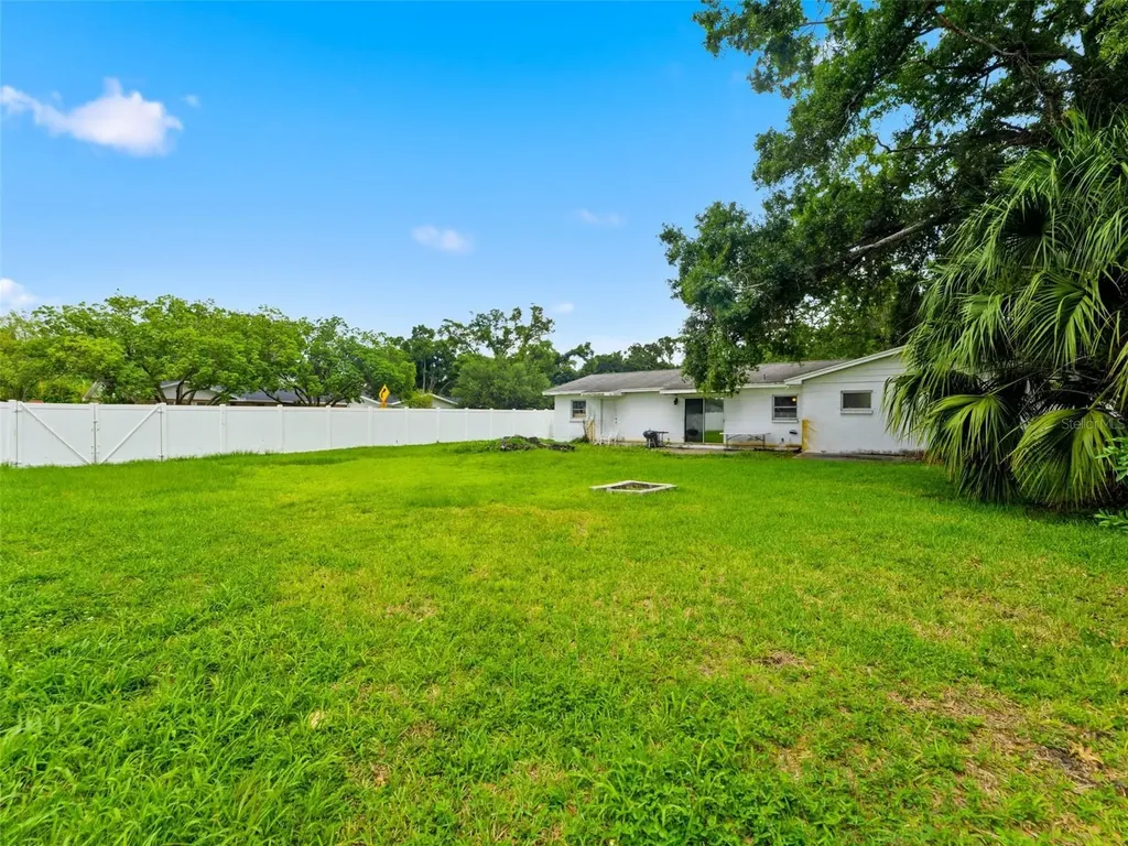 2109 W Erna Drive Tampa FL 33603