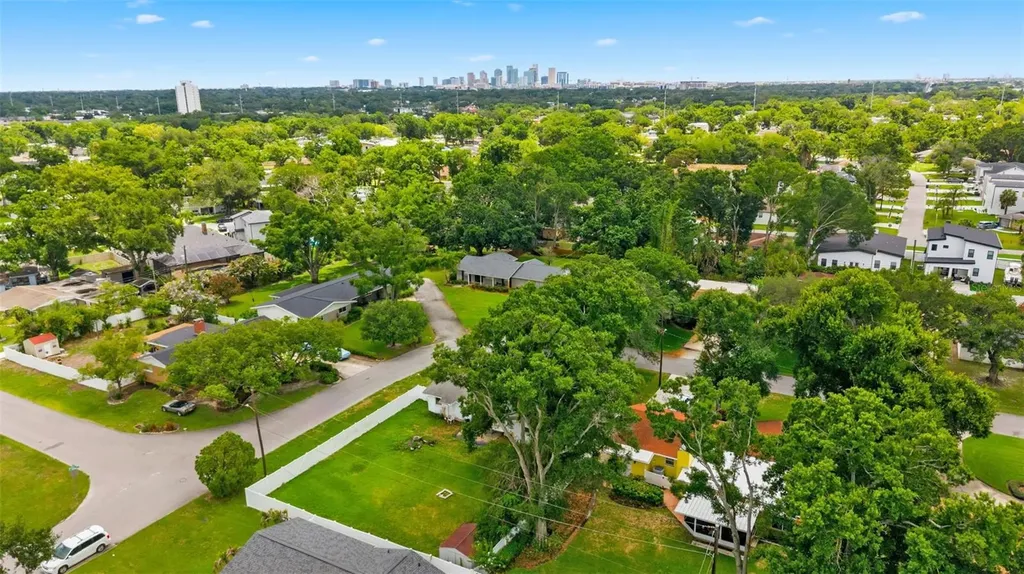 2109 W Erna Drive Tampa FL 33603