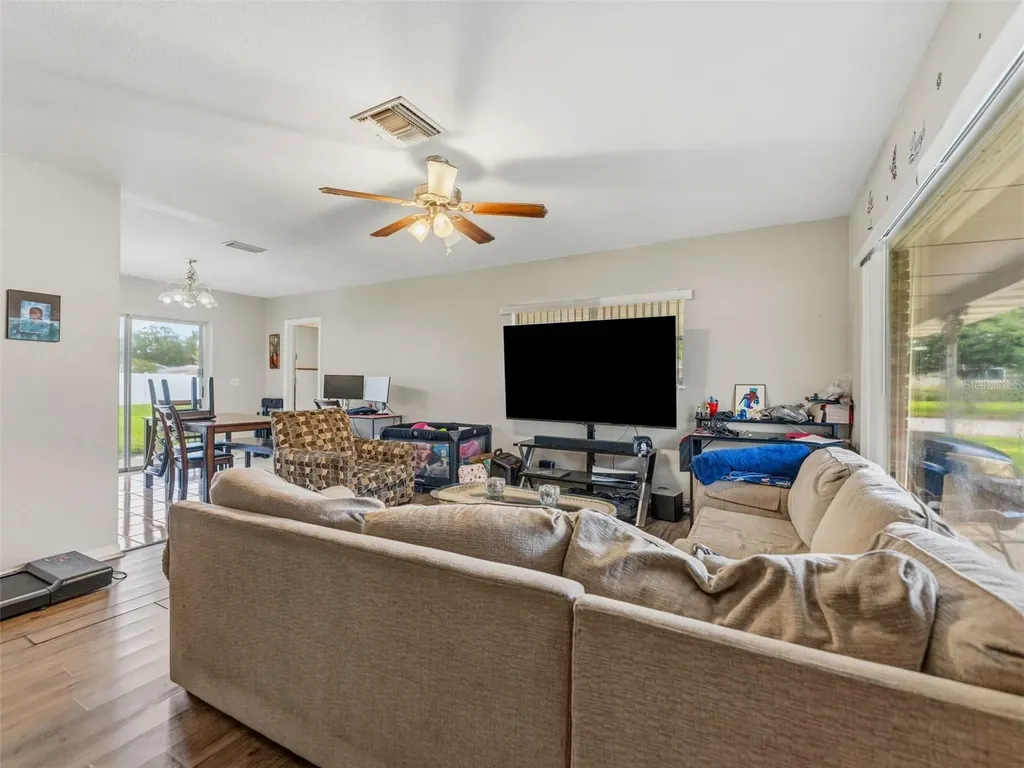 2109 W Erna Drive Tampa FL 33603