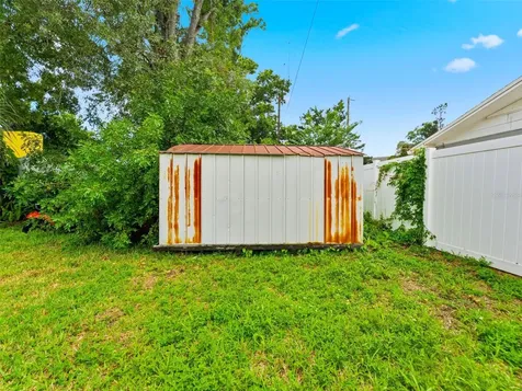2109 W Erna Drive Tampa FL 33603