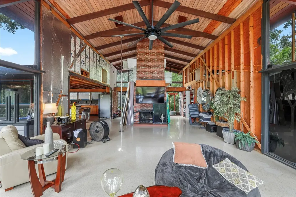 10134 White Trout Lane Tampa FL 33618