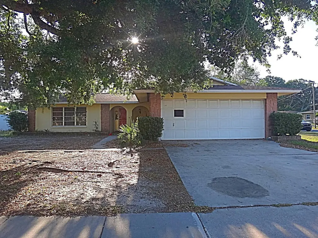 1913 Kings Highway Clearwater FL 33755