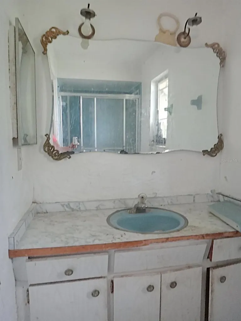 1913 Kings Highway Clearwater FL 33755