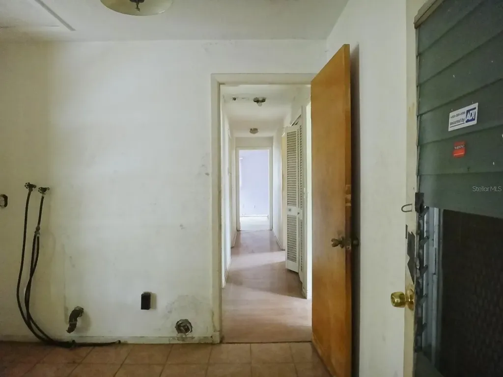1913 Kings Highway Clearwater FL 33755