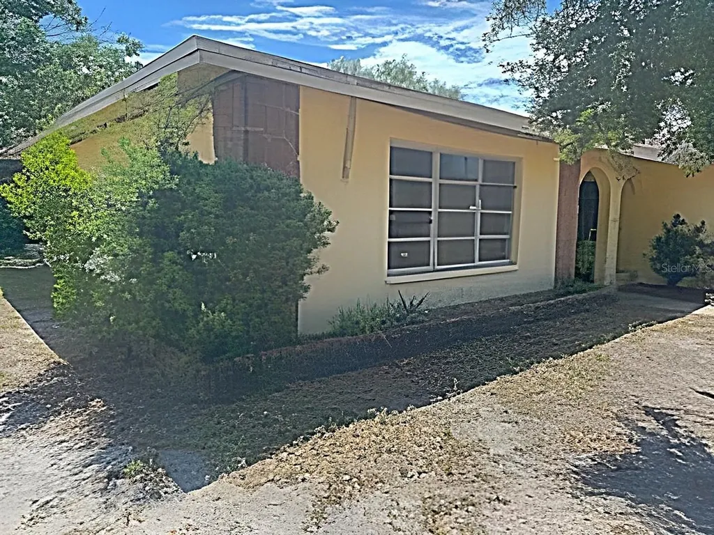 1913 Kings Highway Clearwater FL 33755