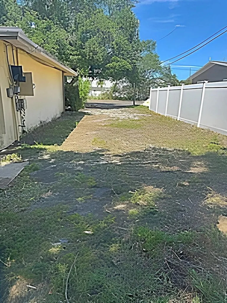 1913 Kings Highway Clearwater FL 33755