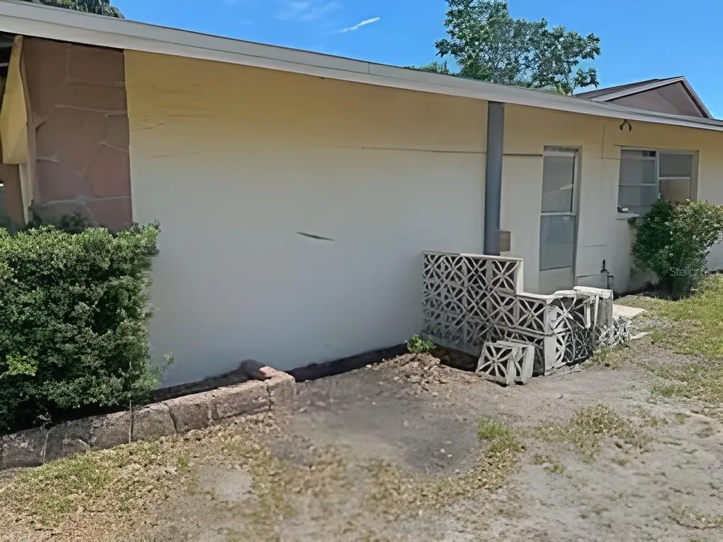 1913 Kings Highway Clearwater FL 33755