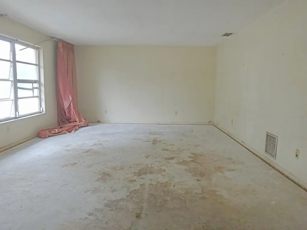 1913 Kings Highway Clearwater FL 33755