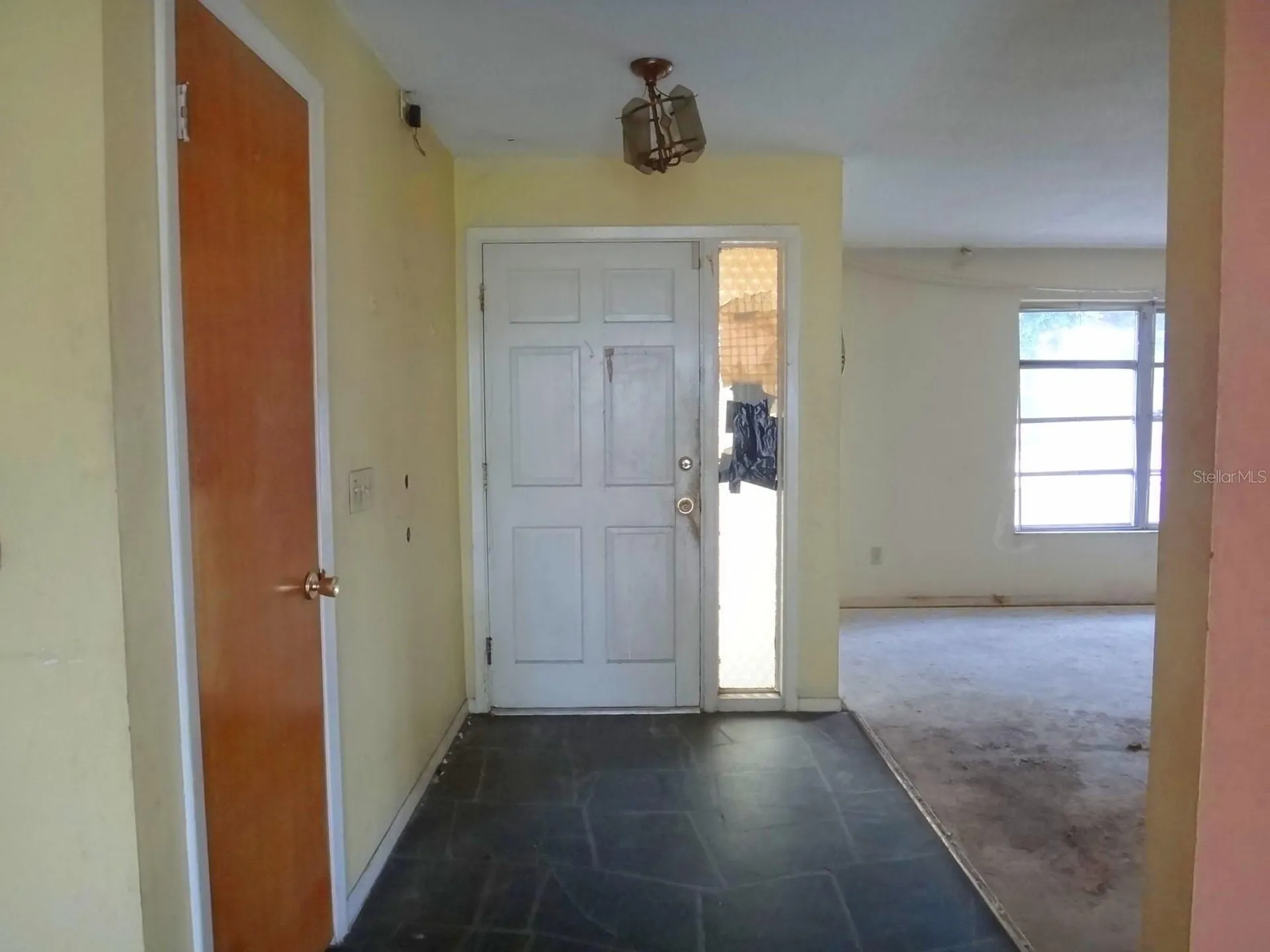 1913 Kings Highway Clearwater FL 33755