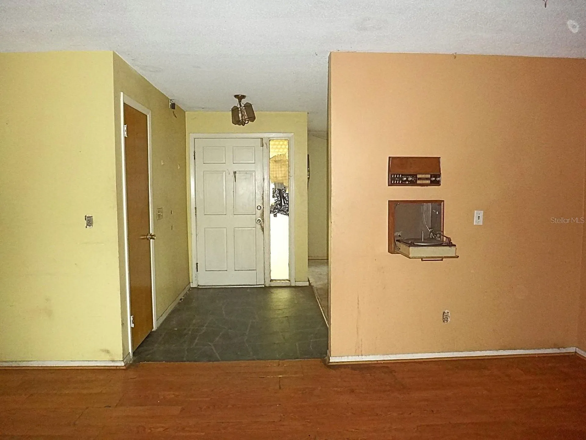 1913 Kings Highway Clearwater FL 33755