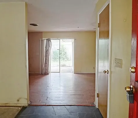 1913 Kings Highway Clearwater FL 33755