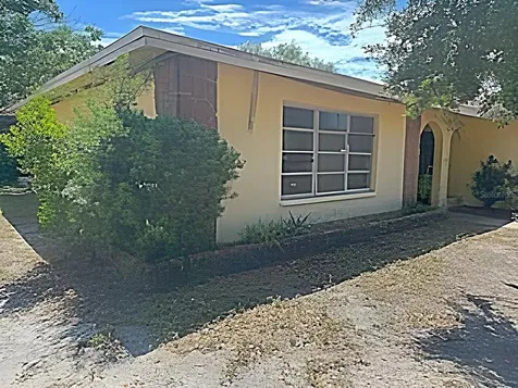 1913 Kings Highway Clearwater FL 33755
