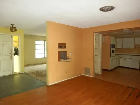 1913 Kings Highway Clearwater FL 33755