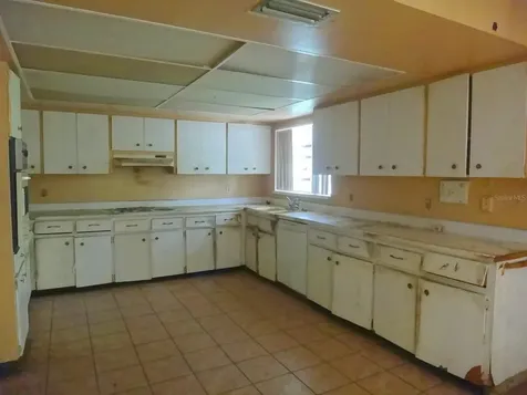 1913 Kings Highway Clearwater FL 33755