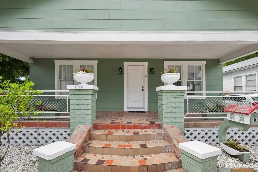 1305 E 17th Avenue Tampa FL 33605
