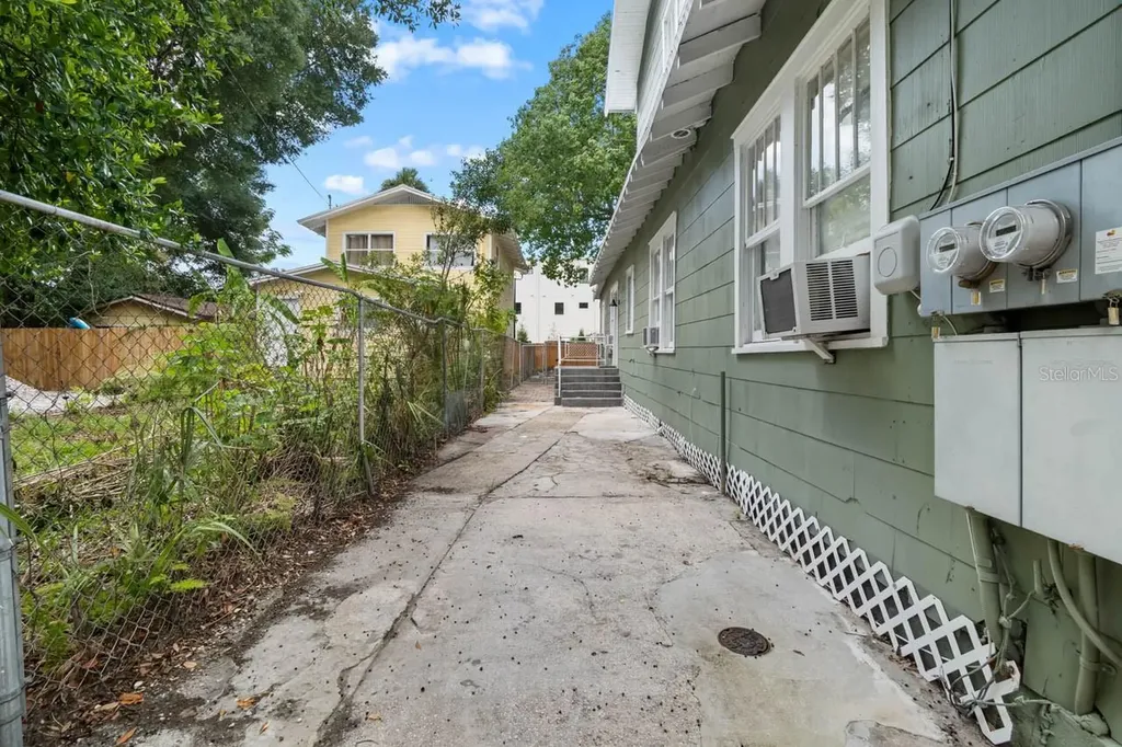 1305 E 17th Avenue Tampa FL 33605