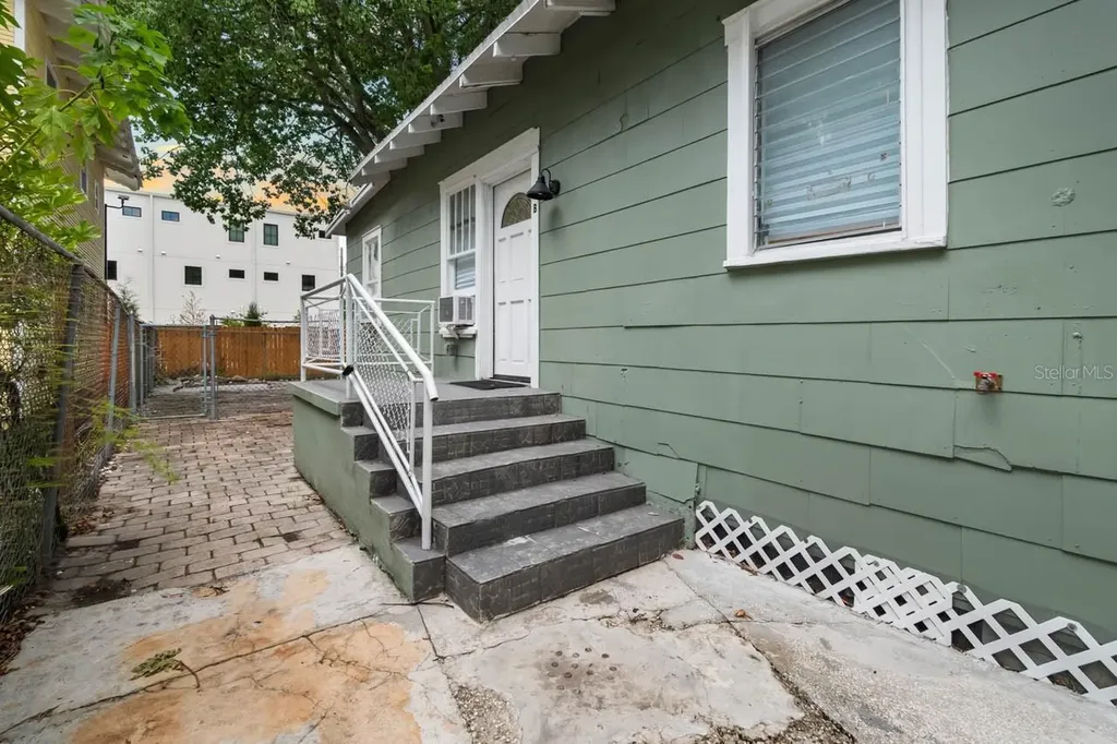 1305 E 17th Avenue Tampa FL 33605