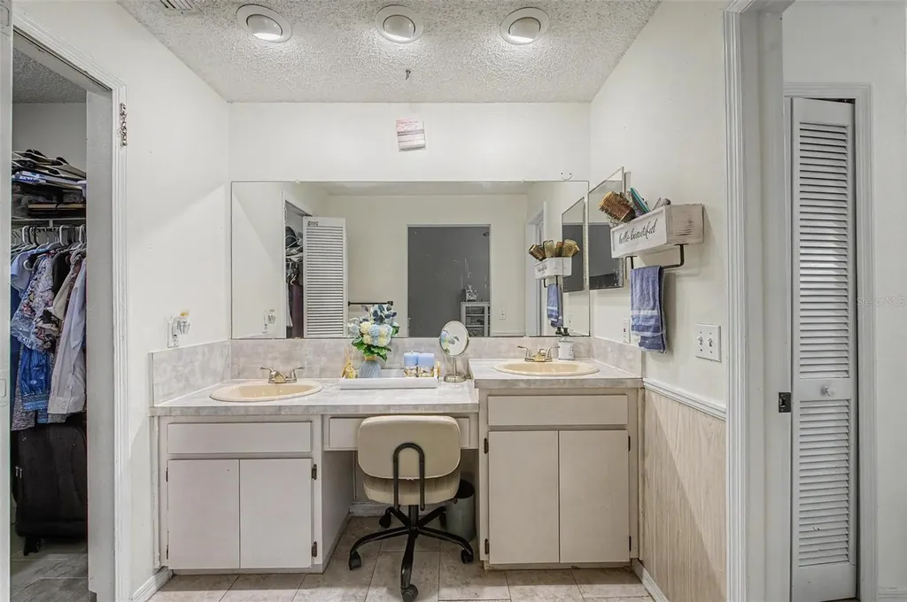 655 Sand Ridge Drive Valrico FL 33594