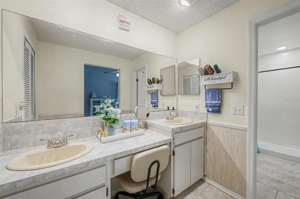 655 Sand Ridge Drive Valrico FL 33594