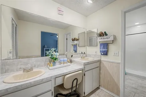 655 Sand Ridge Drive Valrico FL 33594