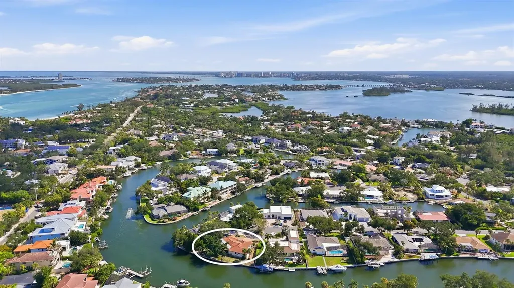 522 Commonwealth Lane Sarasota FL 34242