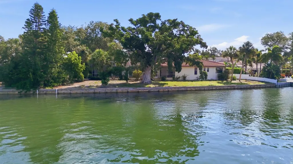 522 Commonwealth Lane Sarasota FL 34242