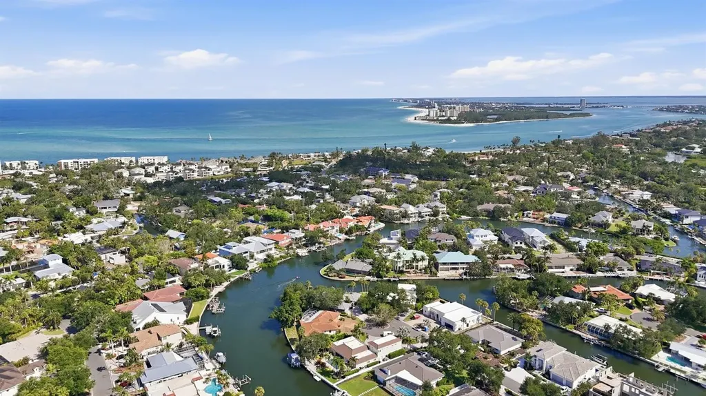 522 Commonwealth Lane Sarasota FL 34242