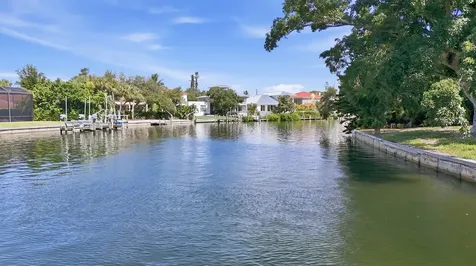 522 Commonwealth Lane Sarasota FL 34242