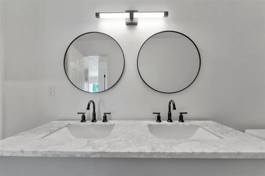 592 100th Avenue N St Petersburg FL 33702
