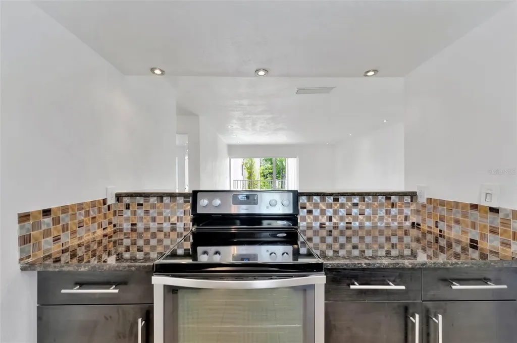 592 100th Avenue N St Petersburg FL 33702