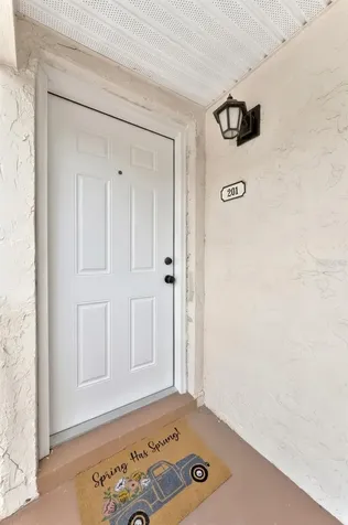 592 100th Avenue N St Petersburg FL 33702