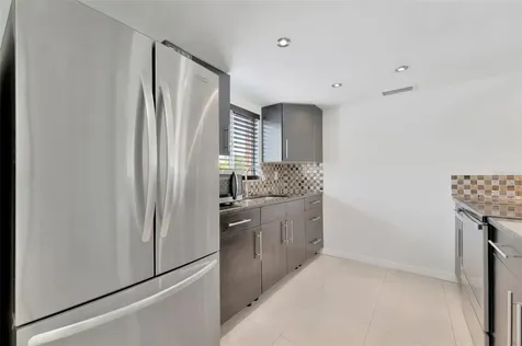 592 100th Avenue N St Petersburg FL 33702