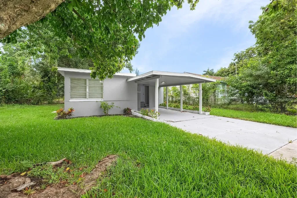57 Cabana Avenue North Fort Myers FL 33903