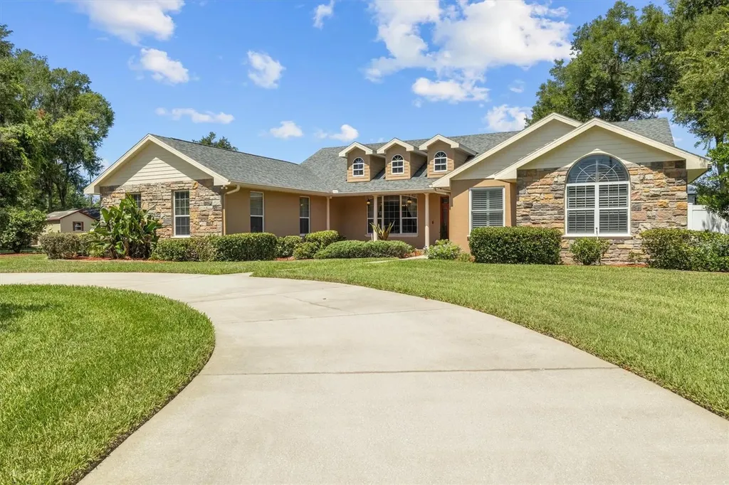 615 N Oak Avenue Fort Meade FL 33841