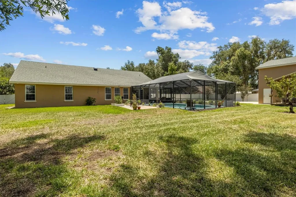 615 N Oak Avenue Fort Meade FL 33841