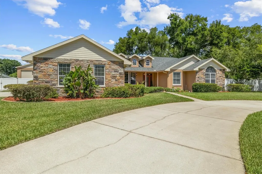 615 N Oak Avenue Fort Meade FL 33841