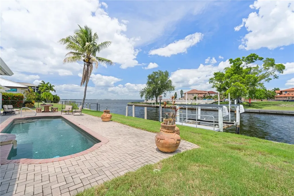 2211 Palm Tree Drive Punta Gorda FL 33950