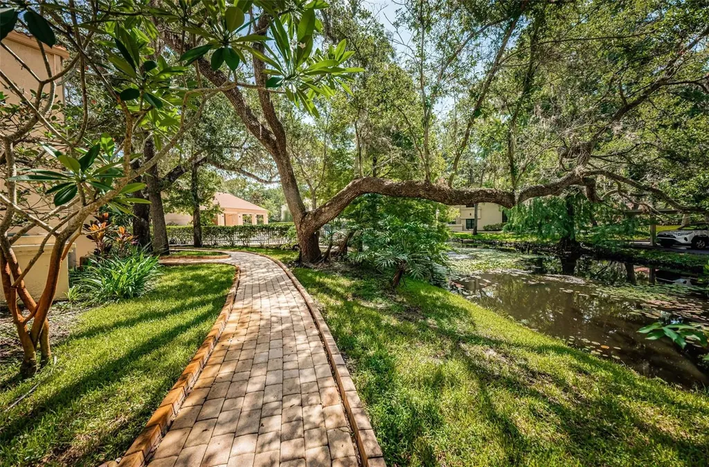 209 Los Prados Drive Safety Harbor FL 34695