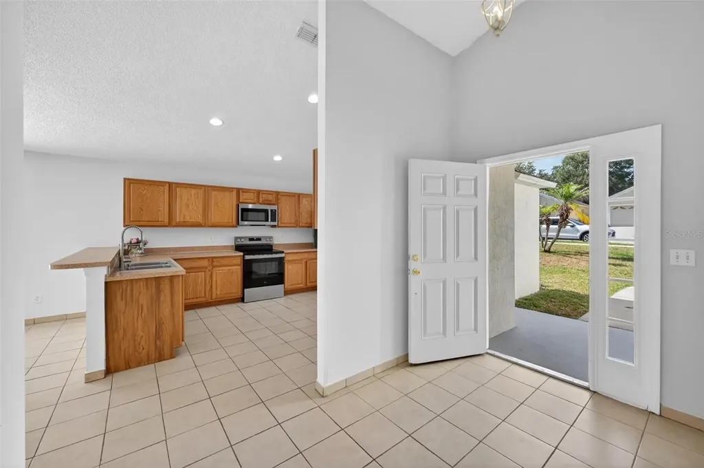 2041 Newtown Road Groveland FL 34736