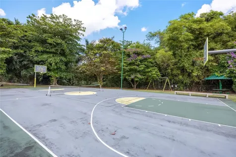 6 Prado Alto Guaynabo PR 00966