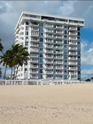 Isla Verde Ave. Cond. El Girasol Carolina PR 00979