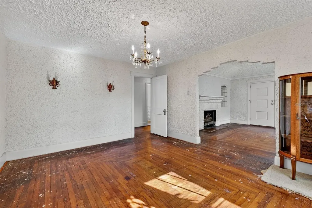 5806 N Cherokee Avenue Tampa FL 33604