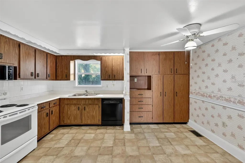 5806 N Cherokee Avenue Tampa FL 33604