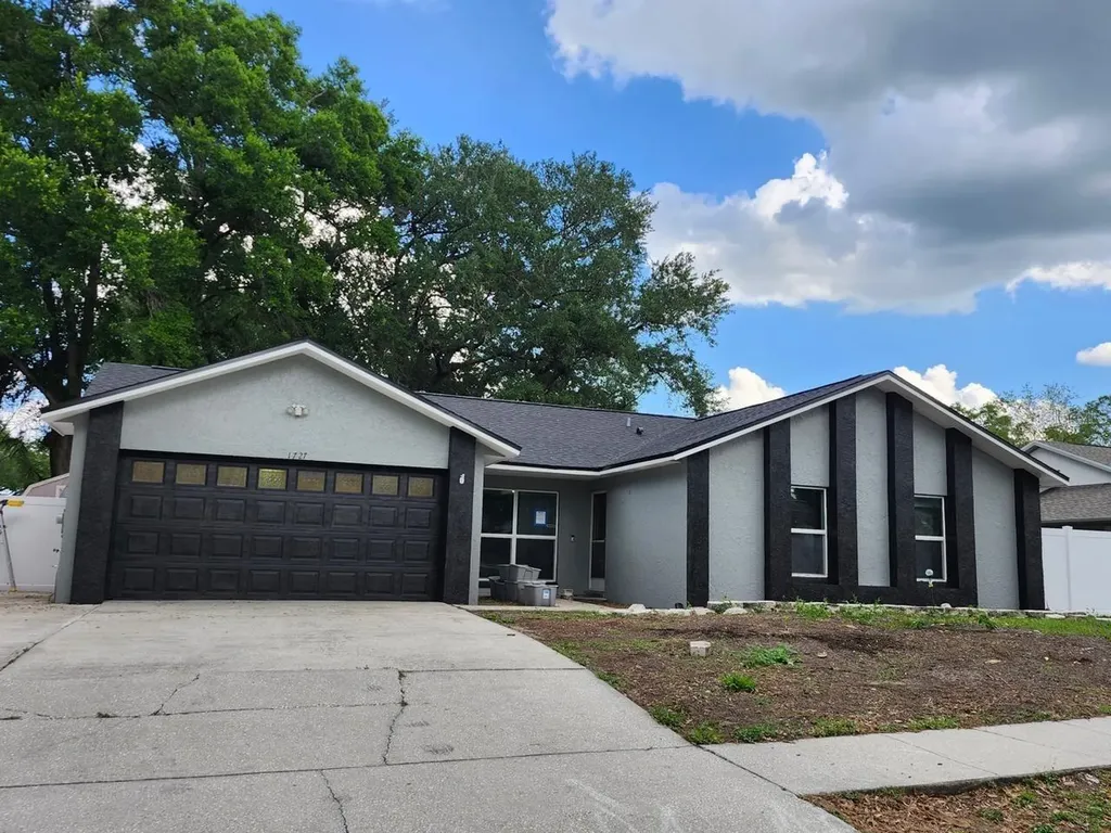 1727 Tallowtree Circle Valrico FL 33594