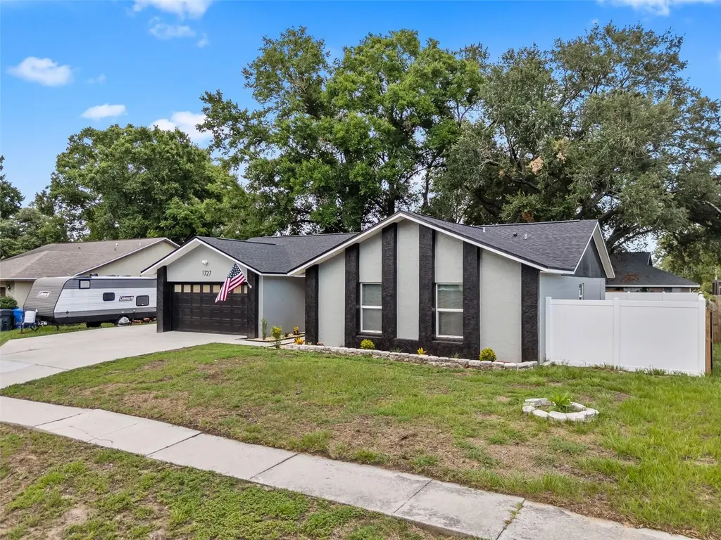 1727 Tallowtree Circle Valrico FL 33594
