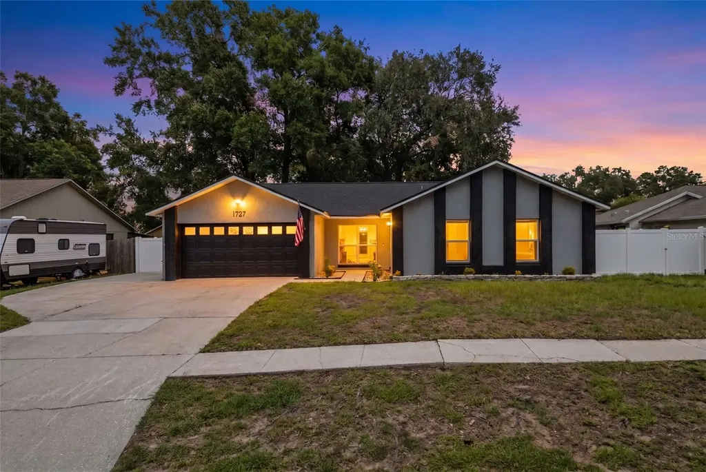 1727 Tallowtree Circle Valrico FL 33594